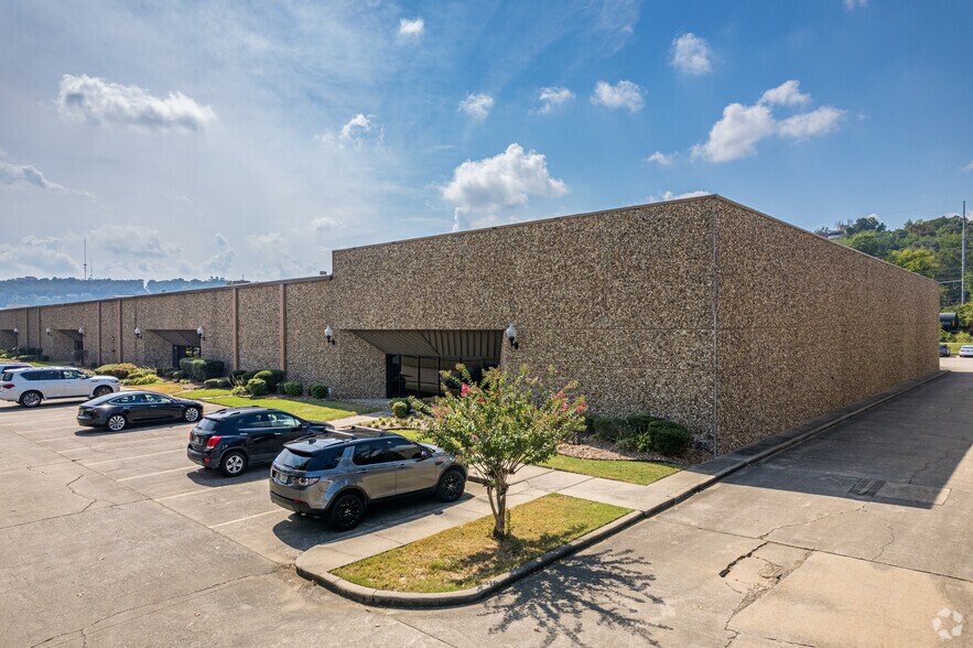 More Photos Of 2201 Brookwood Dr, Little Rock Light Distribution For Lease