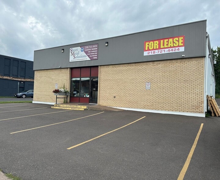 Primary Photo Of 2231 W Superior St, Duluth Freestanding For Lease