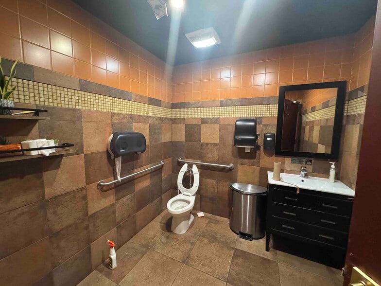 More Photos Of 30-78 Steinway St, Astoria Storefront Retail Office For Lease