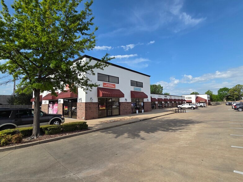 Primary Photo Of 9238-9242 S Sheridan Rd, Tulsa Unknown For Lease