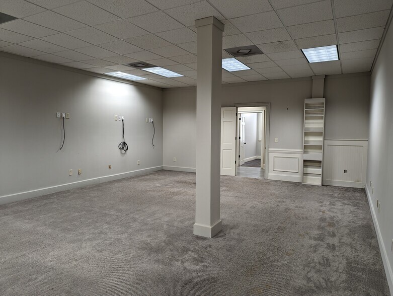More Photos Of 800 3rd Ave, West Point Office For Sale