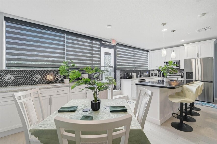 More Photos Of 2160 Gulf Gate Dr, Sarasota Storefront For Sale