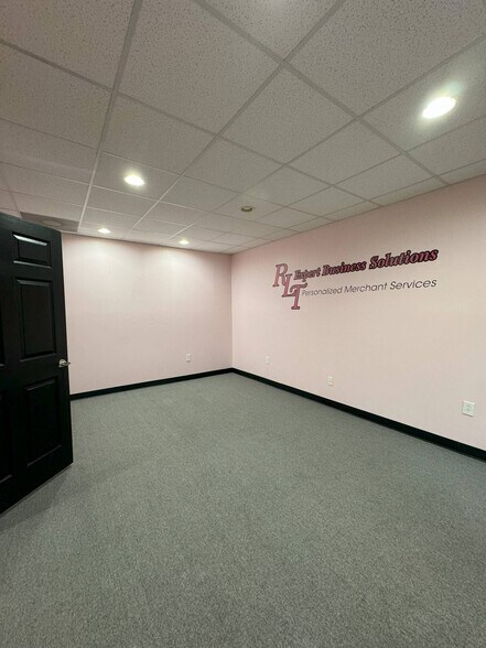 More Photos Of 192 W Campground Rd, McDonough Office For Lease