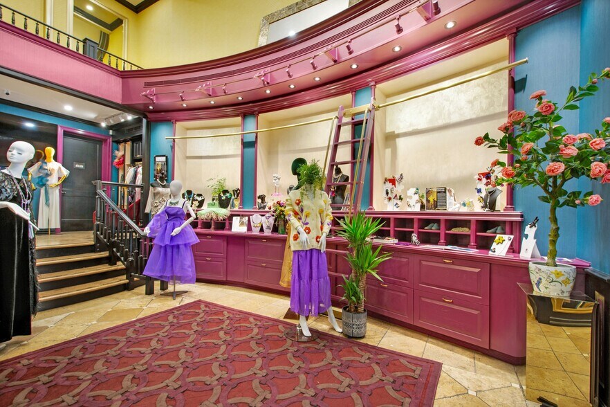 More Photos Of 9625-9647 Brighton Way, Beverly Hills Storefront Retail Office For Lease