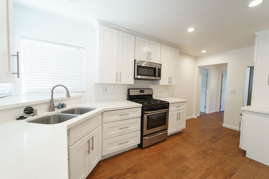 More Photos Of 562-564 11th St, Imperial Beach Apartments For Sale