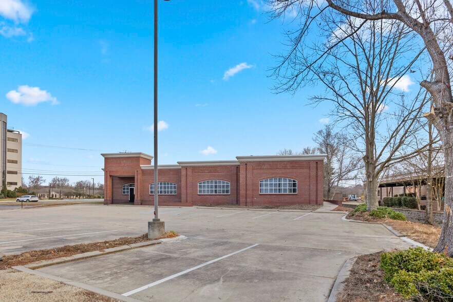 More Photos Of 2508 Lakeland Dr, Flowood Office For Lease