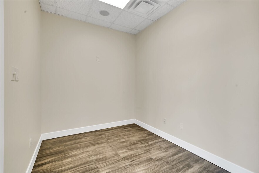 More Photos Of 3107 Elrod Rd, Katy Unknown For Lease