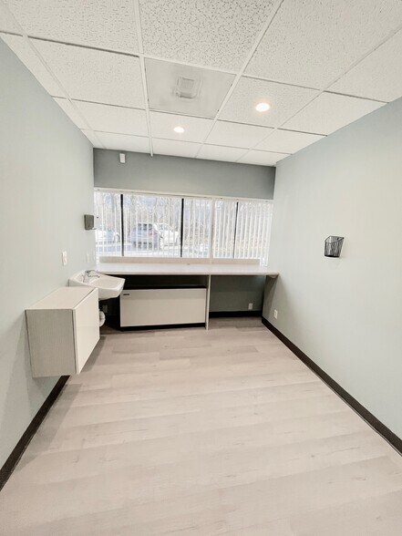 More Photos Of 67 Holly Hill Ln, Greenwich Office For Sale