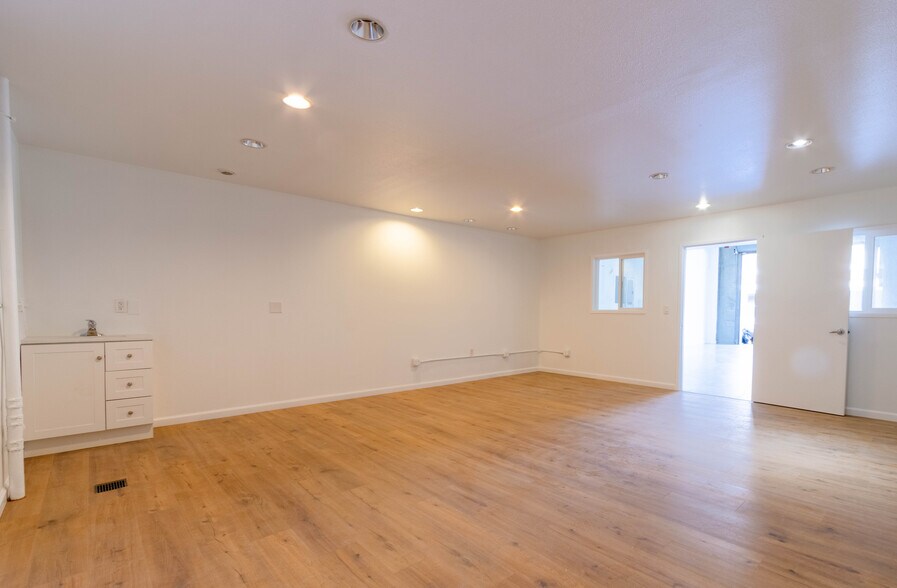 More Photos Of 1385-1395 Fairfax Ave, San Francisco Light Distribution For Lease