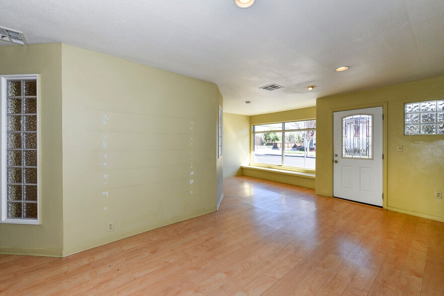 More Photos Of 1519 Main St, Napa Storefront Retail Residential For Lease