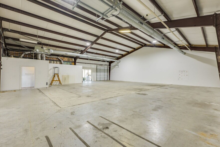 More Photos Of 2105 Ranch Road 620 S, Lakeway Storefront For Lease