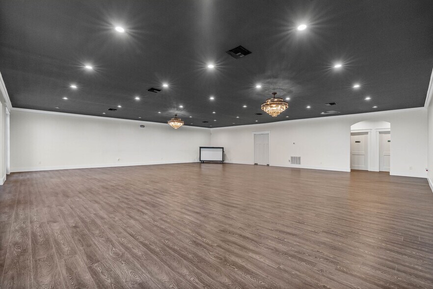 More Photos Of 922 Saraland Blvd S, Saraland Restaurant For Sale