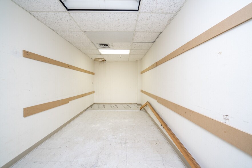 More Photos Of 3540 McCann Rd, Longview Storefront For Sale