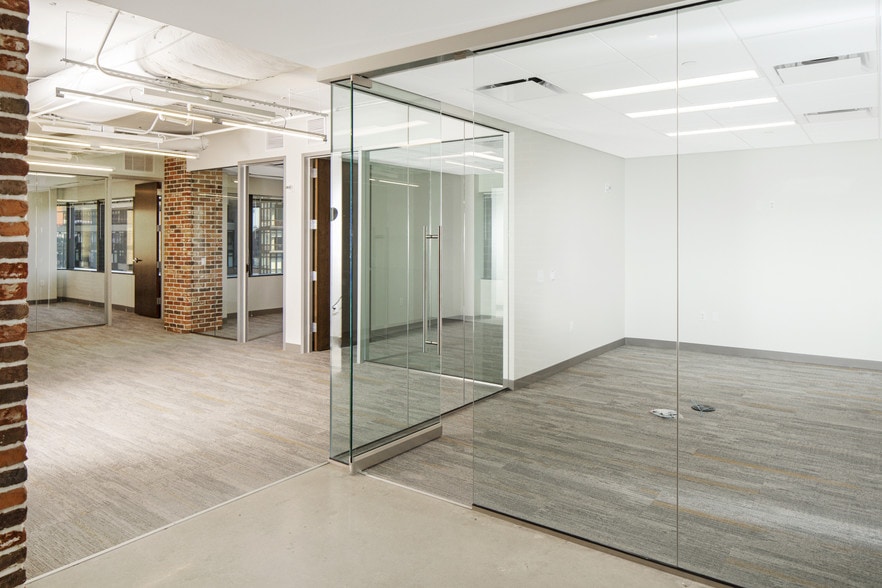 More Photos Of 1560 Wilson Blvd, Arlington Unknown For Lease