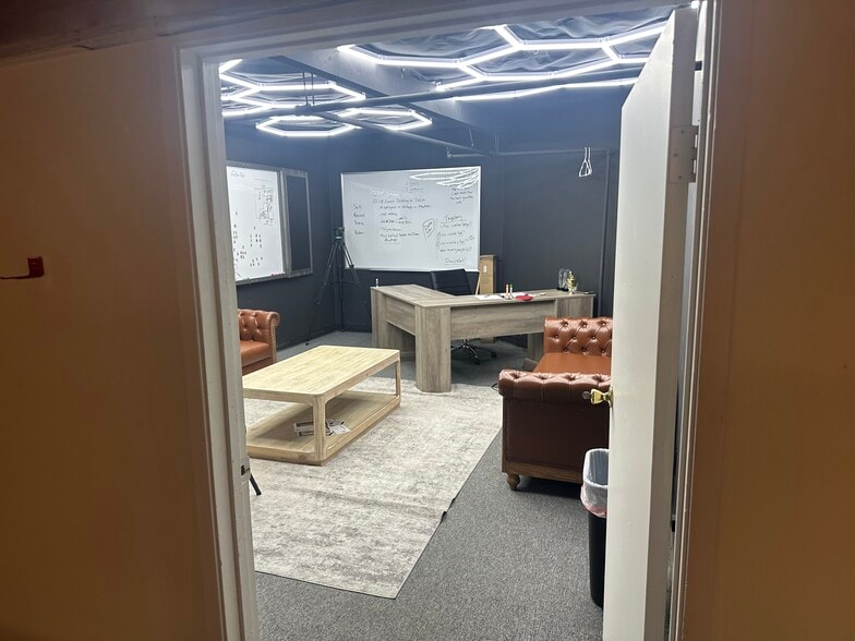 More Photos Of 8460 Red Oak St, Rancho Cucamonga Warehouse For Lease