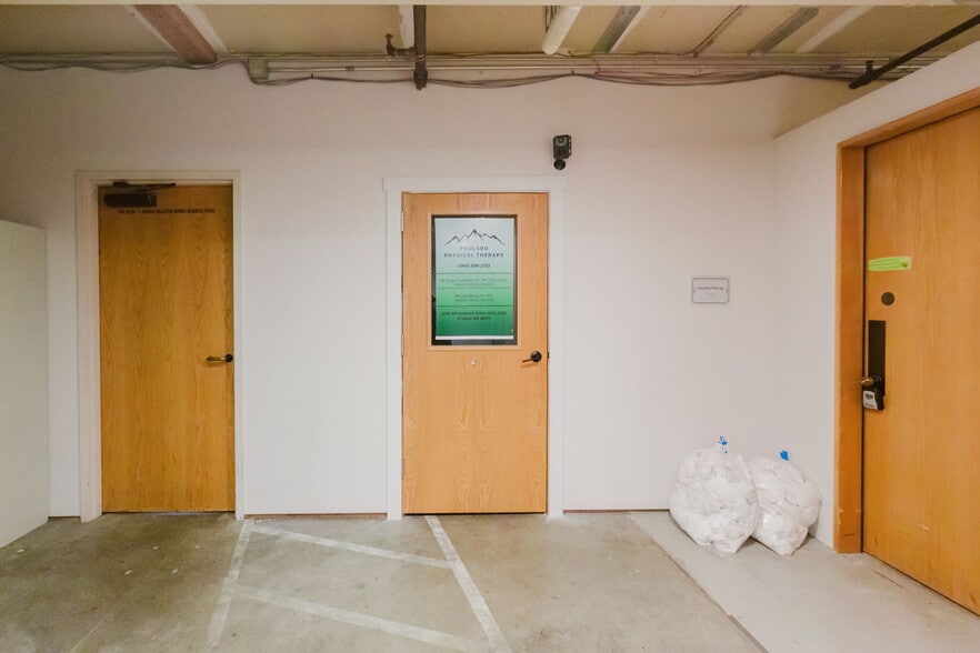 More Photos Of 1040 NE Hostmark St, Poulsbo Office For Sale