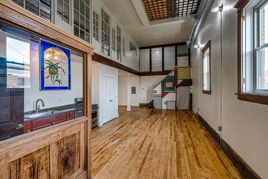 More Photos Of 339 Madison Ave, Memphis Storefront Retail Office For Sale