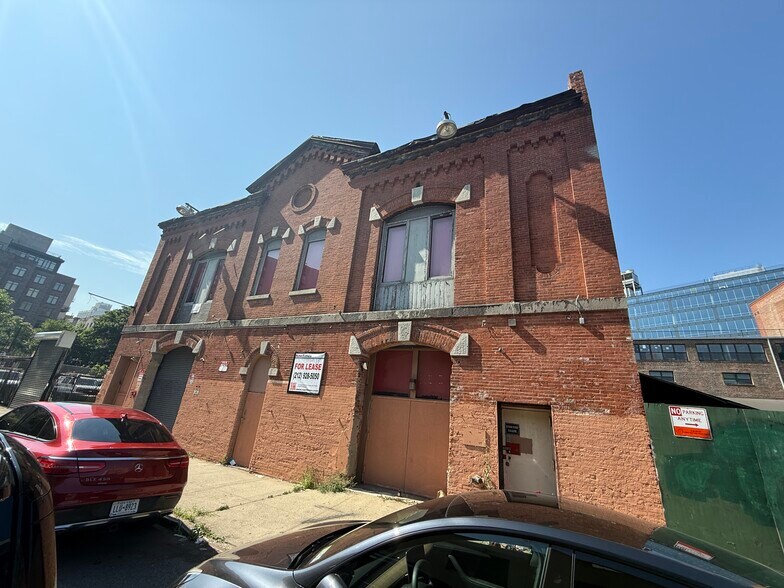 More Photos Of 454-458 W 128th St, New York Bar For Lease