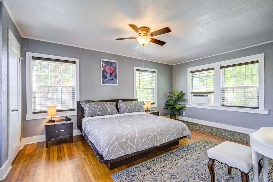 More Photos Of 1502 Market St, Galveston Hospitality For Sale