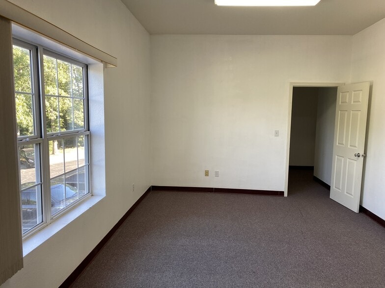 More Photos Of 15765 State Hwy 13, Reeds Spring Office For Lease