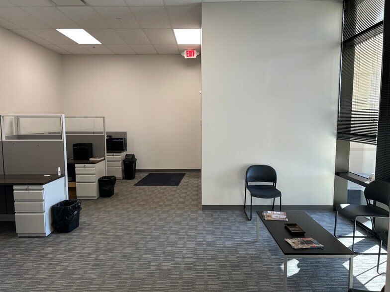 More Photos Of 2119 N I-35 E, DeSoto Distribution For Lease