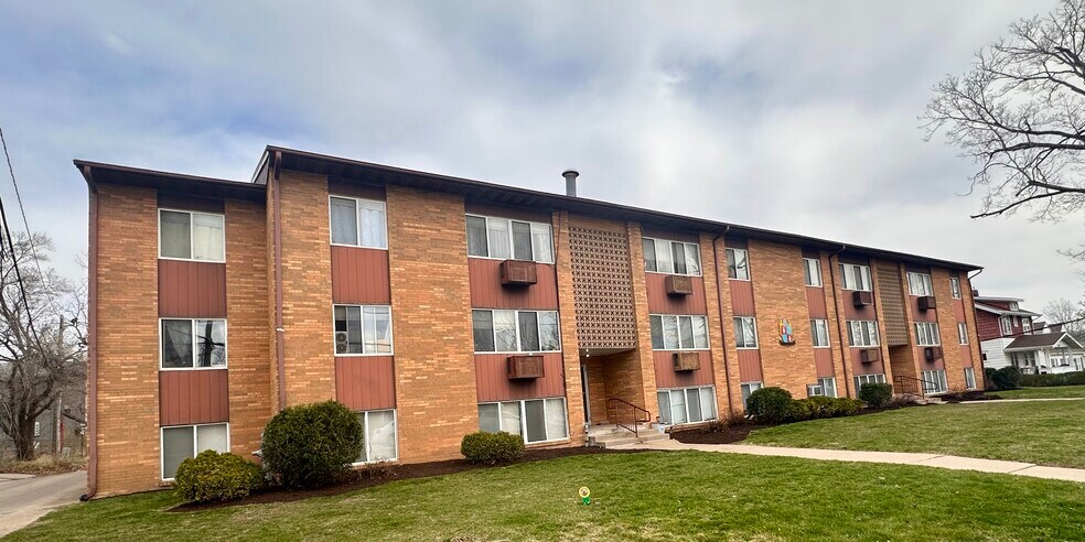 Primary Photo Of 220 28th Street Dr SE, Cedar Rapids Apartments For Sale