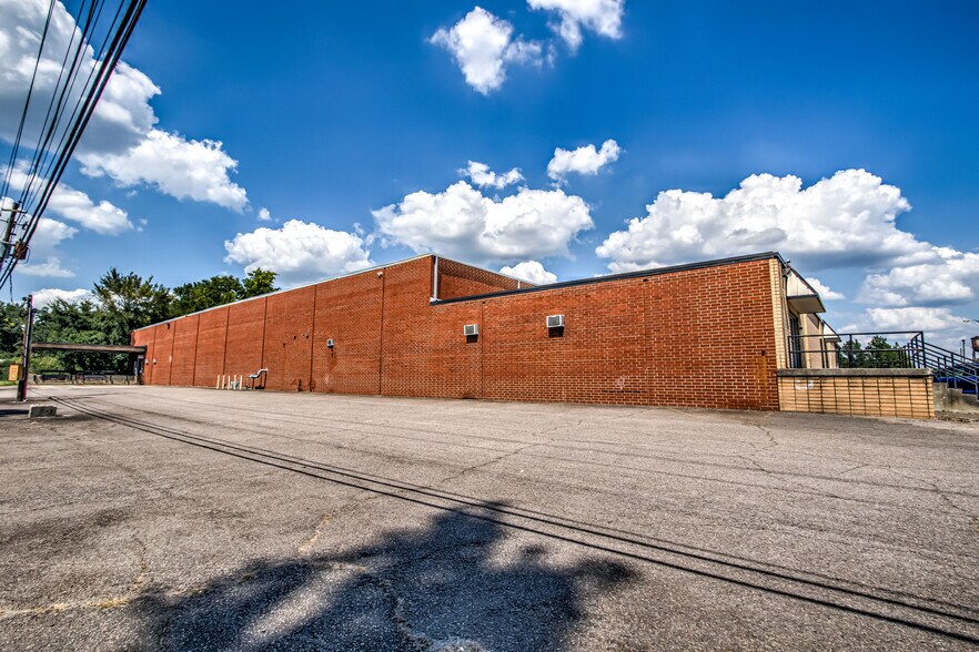 More Photos Of 1634 Olive Rd, Augusta Distribution For Sale