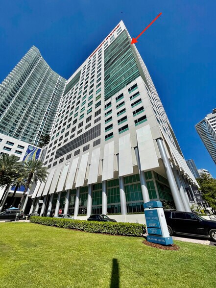 More Photos Of 175 SW 7th St, Miami Medical For Sale