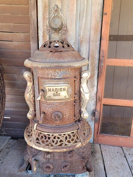 More Photos Of 331 W Rockspring Ln, Benson Movie Radio TVStudio For Sale