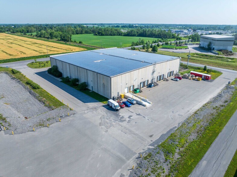 More Photos Of 832 Burton Rd, Ottawa Warehouse For Lease