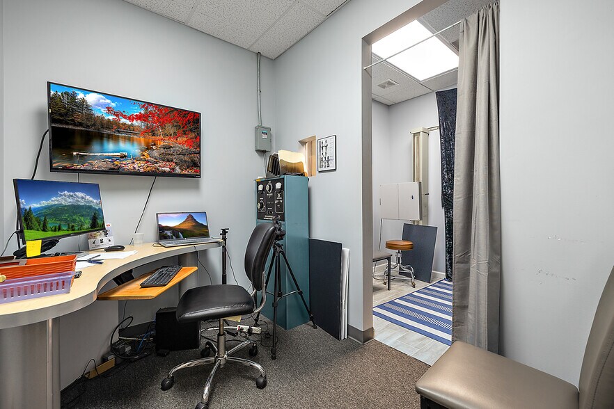 More Photos Of 42560 Van Dyke Ave, Sterling Heights Medical For Lease
