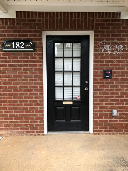 More Photos Of 160-182 Prospect Pl, Alpharetta Loft Creative Space For Lease