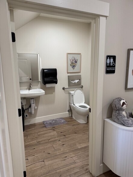 More Photos Of 227 S Halcyon Rd, Arroyo Grande Office Residential For Lease