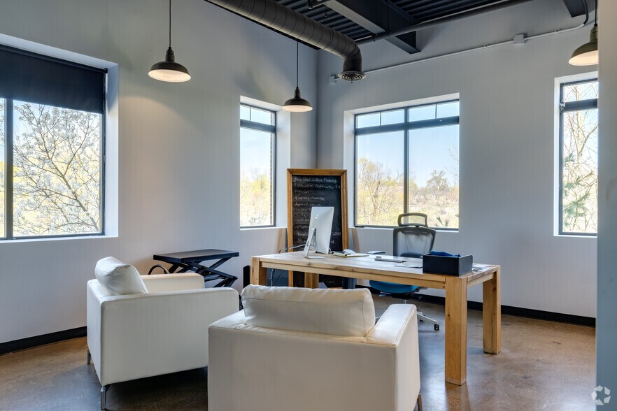 More Photos Of 251 Diversion St, Rochester Office For Sale