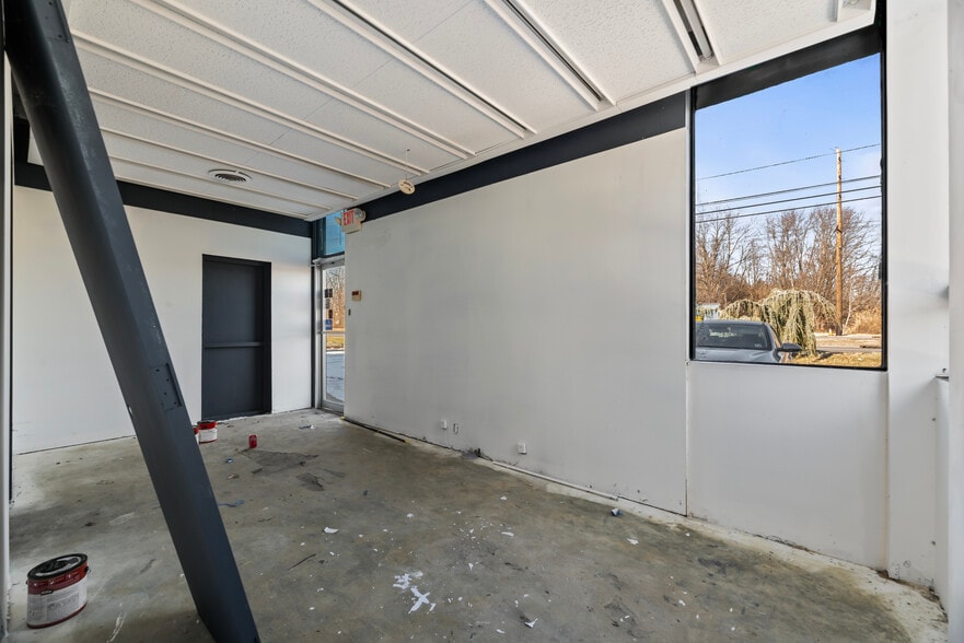 More Photos Of 2086 US Highway 130, North Brunswick Showroom For Lease