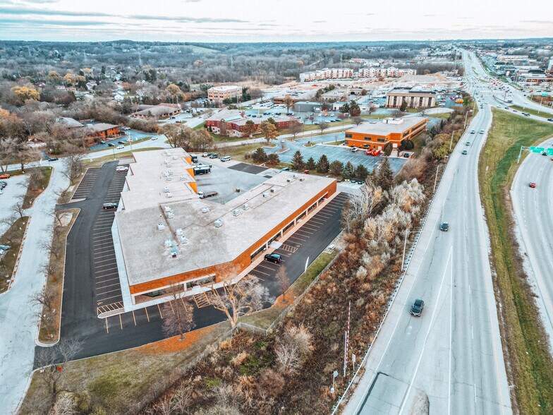 More Photos Of 20711 W Watertown Rd, Waukesha Showroom For Lease