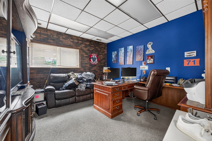 More Photos Of 520 S River St, Batavia Warehouse For Sale