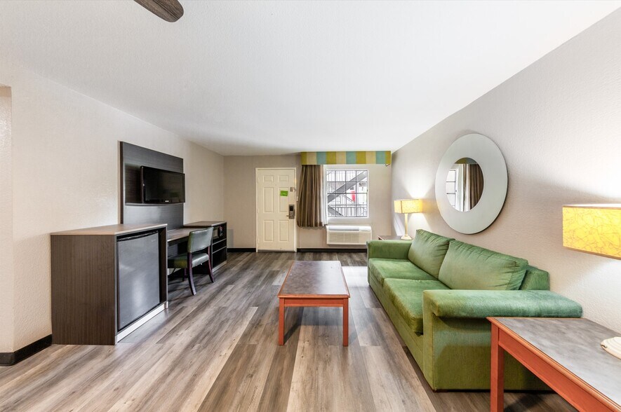 More Photos Of 1112 S Fort Hood St, Killeen Hotel For Sale