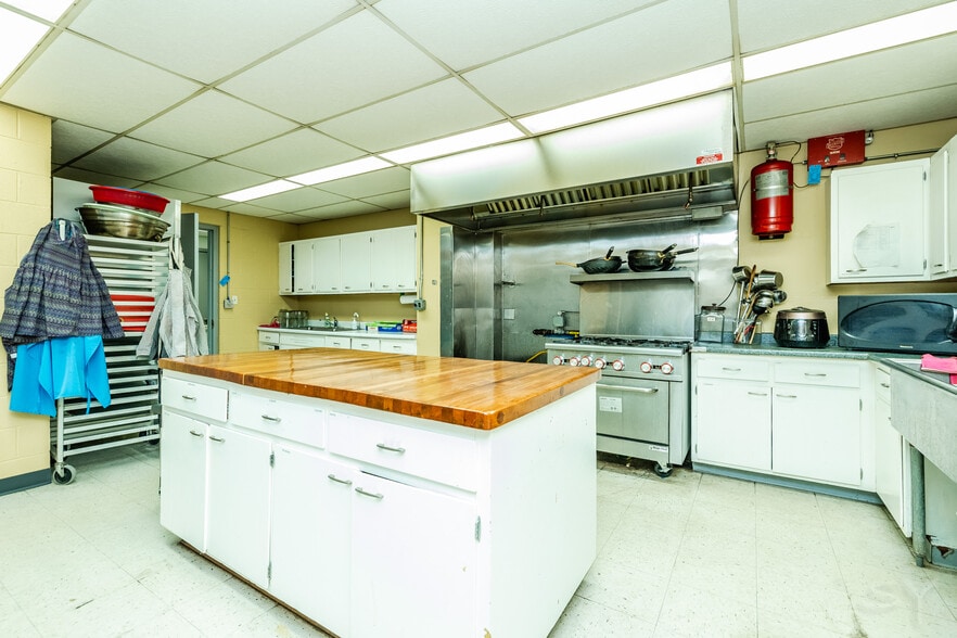 More Photos Of 1437 Oakton St, Park Ridge Specialty For Sale