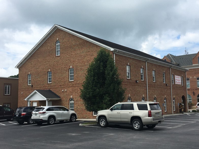 More Photos Of 406 W Main St, Abingdon Medical For Lease