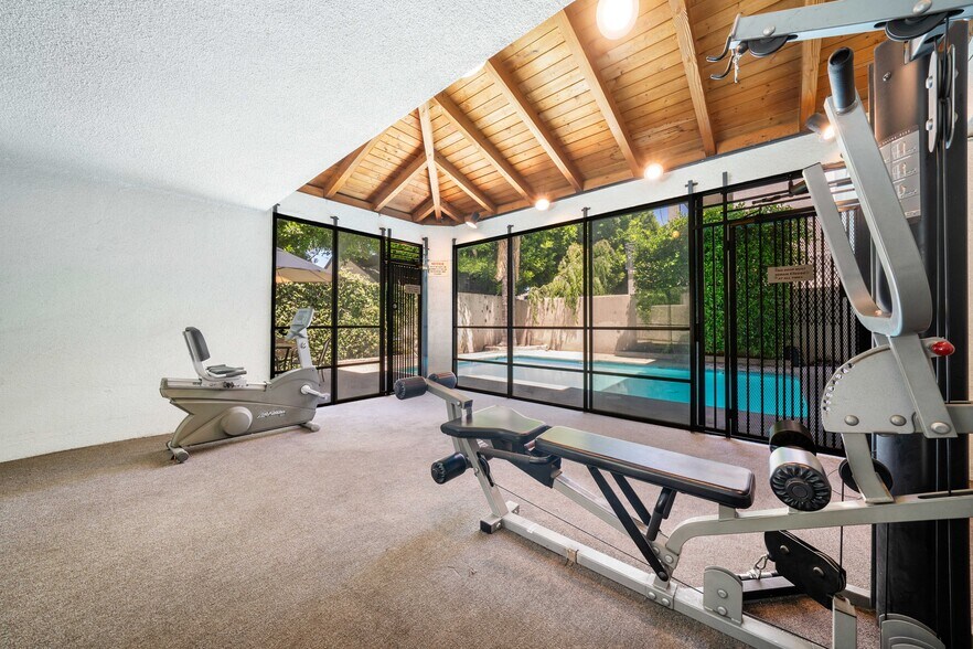 More Photos Of 4651 Cahuenga Blvd, North Hollywood Apartments For Sale