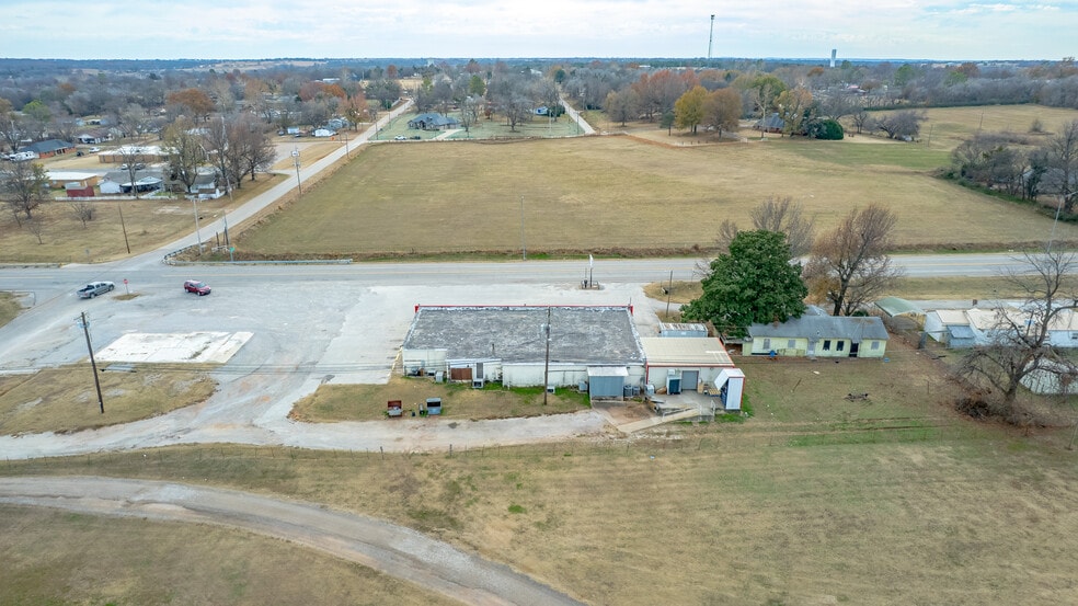 More Photos Of 1012 6th St, Maysville Supermarket For Sale