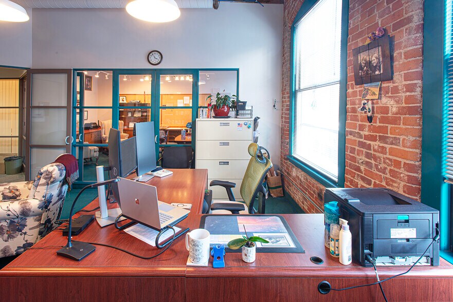 More Photos Of 320 Riverside Dr, Florence Office For Sale