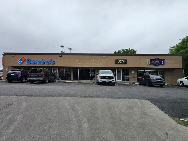 More Photos Of 129-137 Bandera Rd, San Antonio Storefront For Lease