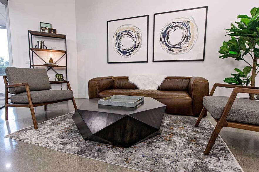 More Photos Of 21550 Oxnard St, Woodland Hills Coworking Space