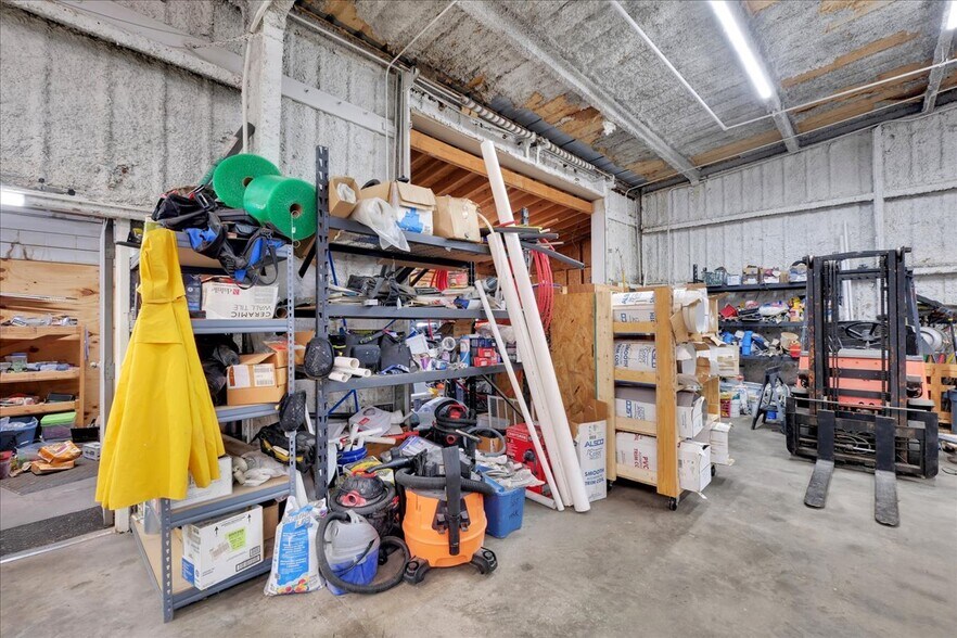 More Photos Of 1518 Petunia Ave, Louisville Warehouse For Sale