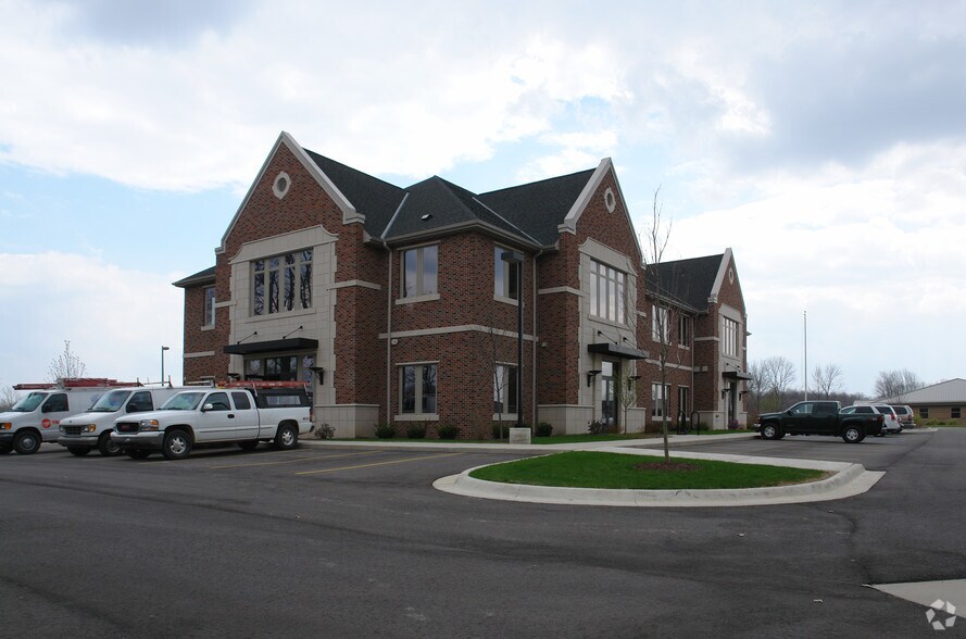 More Photos Of 3515 Coolidge Rd, East Lansing Office For Lease