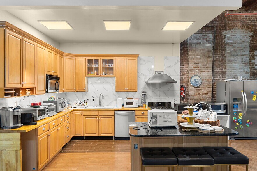 More Photos Of 100-118 John F Kennedy Dr N, Bloomfield Warehouse For Sale