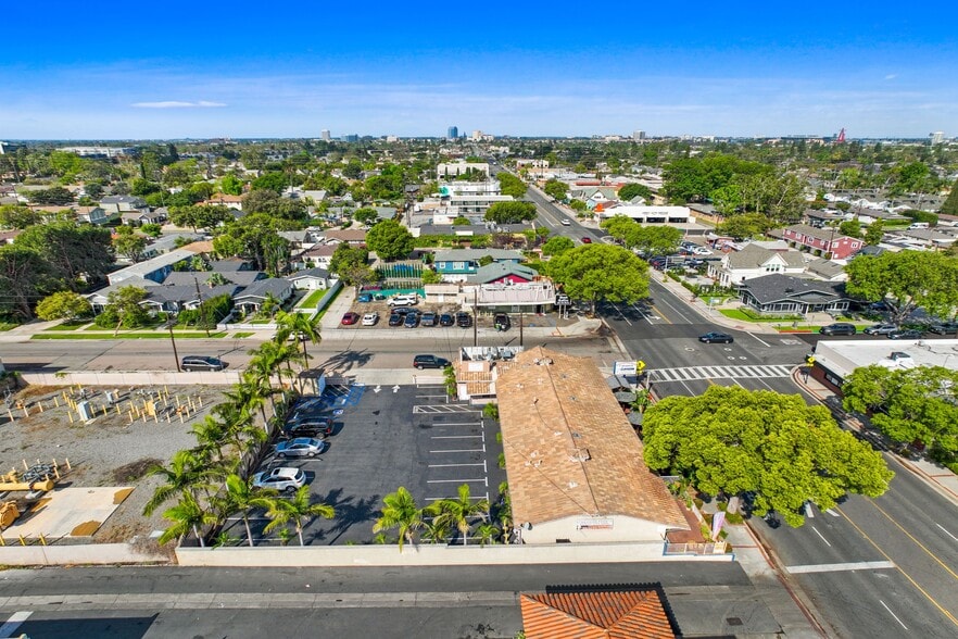 More Photos Of 528 W Chapman Ave, Orange Freestanding For Sale