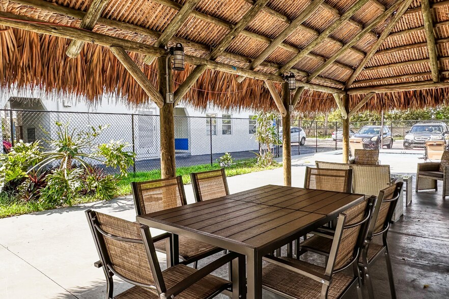 More Photos Of 999 W Prospect Rd, Oakland Park Apartments For Sale